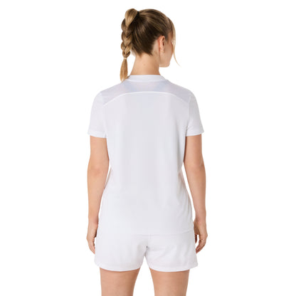 Woman wearing a white outfit on a white background